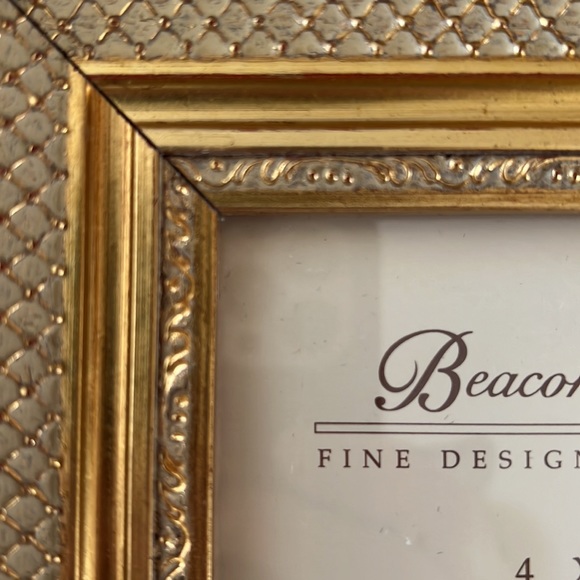 Beacon Hill Fetco International Vintage Wooden Gold 4" x 6" Picture Frame - Picture 5 of 14